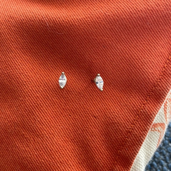 Teeny tiny earring bundle! Duo of dainty Anthropologie studs - leaf and crystal - Picture 4 of 5